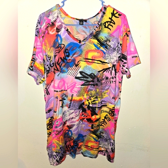 rouge collection Tops - 👕 printed slit tee 1x